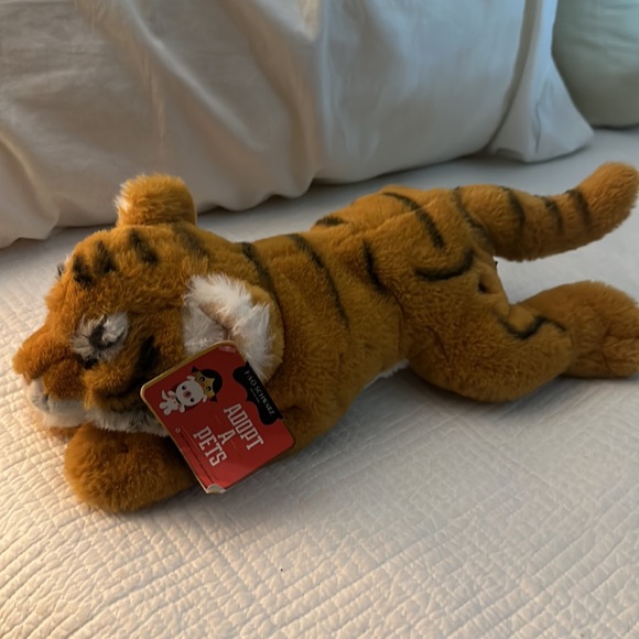 FAO Schwarz Adopt a Pet new plush tiger with vervet nose clean soft, very nice - Picture 2 of 15